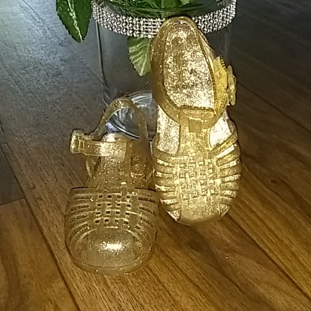 Golden sandles